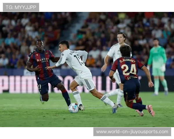 皇马和巴萨争抢小魔兽中锋,埃永是进攻桥头堡,皇马和巴萨传奇比赛