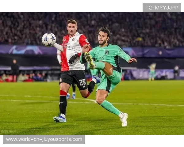 布雷斯特快速反击成型，前插跑位更坚决，布雷斯特足球